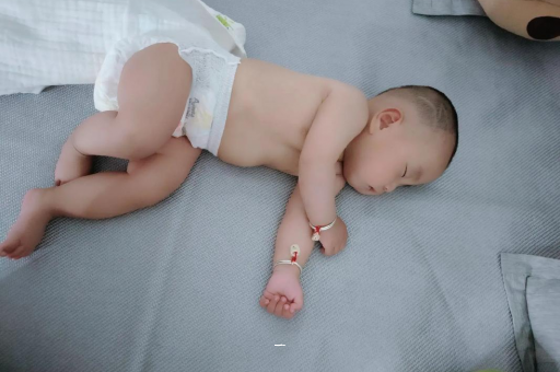 延安宝宝胳膊上起红疙瘩